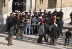 الأمن المصري يعتدي على مظاهرة علماء الأزهر!!
