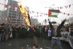 تركيا.. مساعدات إلى غزة والصحافة تهاجم أبو مازن