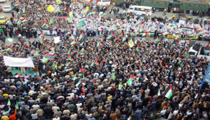 الشعب المصري يواصل انتفاضته ضد العدوان الصهيوني