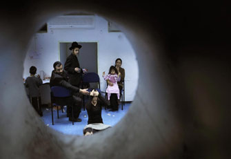 بلدية تل أبيب جهَّزت الملاجئ خوفًا من صواريخ القسام