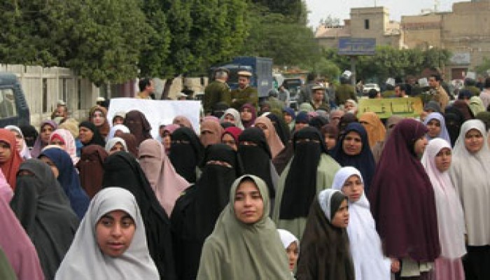 4 آلاف سيدة يتظاهرن في الفيوم من أجل غزة
