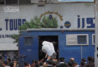 الأمن المصري يعتقل 350 مواطنًا لتضامنهم مع غزة!!