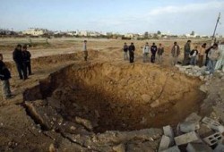 10 زوارق حربية صهيونية تُنفِّذ موجةً مكثفةً من القصف