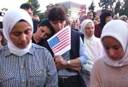 صحفي أمريكي متعصب: الإسلام يمثل تهديدًا داخليًّا لأمننا