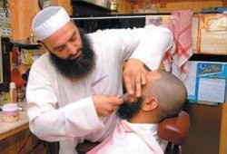 حكم حلق اللحية للآخرين