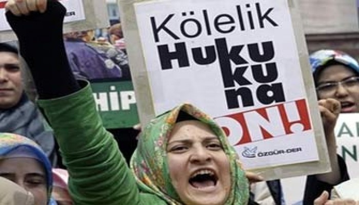 حبس مسلمة أمريكية رفضت نزع حجابها!