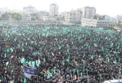 نصف مليون فلسطيني يهتفون: "لبيكِ حماس"