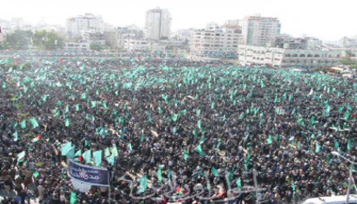 نصف مليون فلسطيني يهتفون: "لبيكِ حماس"