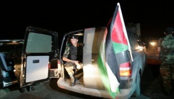 أهالي المعتقلين بسجون السلطة يطالبون بإنقاذ أبنائهم