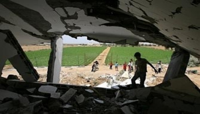 توغل صهيوني بخانيونس وتجريف مزارع لمواطنين