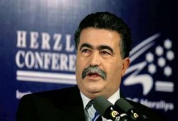 محامون مغاربة يطالبون باعتقال وزير الحرب الصهيوني السابق