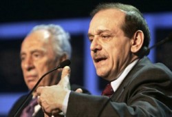 قيادات فتحاوية تتهم ياسر عبد ربه بالعمالة لأمريكا