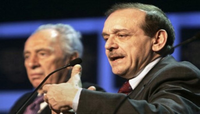 قيادات فتحاوية تتهم ياسر عبد ربه بالعمالة لأمريكا