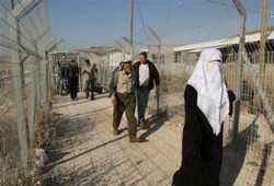 الاحتلال يغلق المعابر ويمنع سفراء أوروبيين من دخول غزة