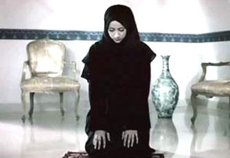 عورة المرأة في الصلاة ومكياج العرس والزي الشرعي للمرأة