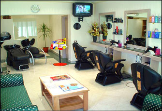 كوافير المحجبات.. الواقع يفرض نفسه