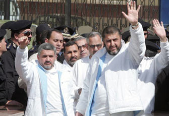 إلى الشاطر وإخوانه خلف القضبان