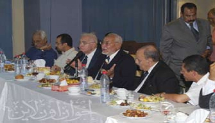 القوى الوطنية المصرية تجتمع على مائدة إفطار المرشد العام