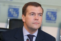 ميدفيديف: يجب القيام بردّ عسكري على نشر صواريخ قرب روسيا