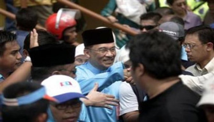 زعيم المعارضة الماليزية أنور إبراهيم يتلقى مساندة أكبر حزب إسلامي