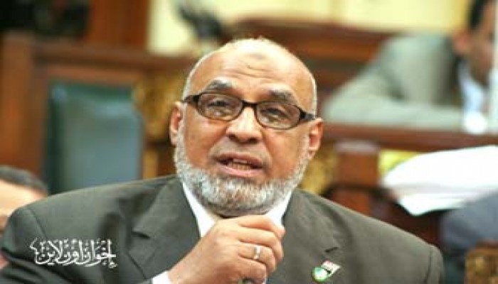 مجاهد يطالب الحكومة بفتح المعابر وكسر حصار غزة