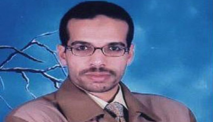 الأمن يحاصر مسجدًا بأسيوط ويختطف طبيبًا!!