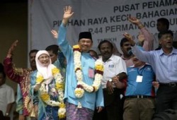 زعيم المعارضة الماليزية أنور إبراهيم يبدأ حملته الانتخابية