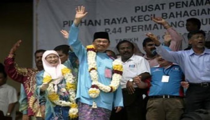 زعيم المعارضة الماليزية أنور إبراهيم يبدأ حملته الانتخابية