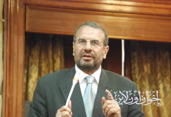 فتح الباب يزف 14 عروسًا في حفل جماعي بحلوان