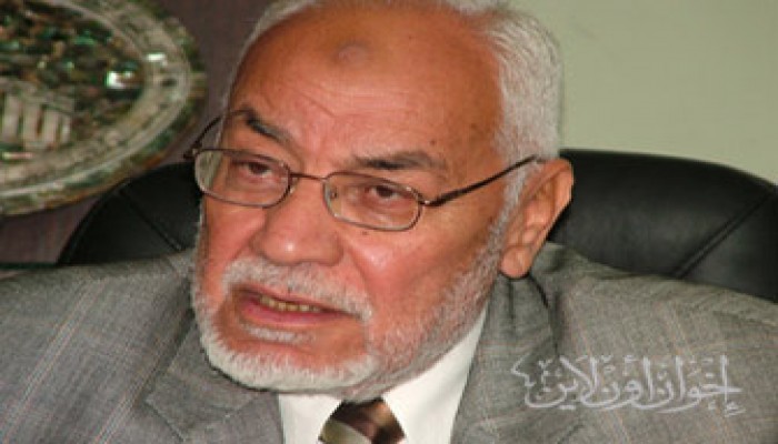 المرشد العام شارك في جنازة زوجة المستشار جريشة