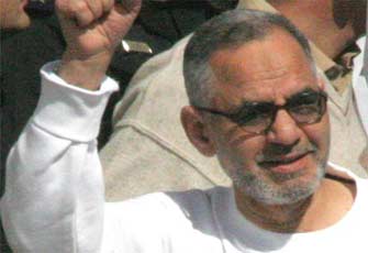 إفراج مؤقت عن د. محمد بشر لحضور فرح نجله