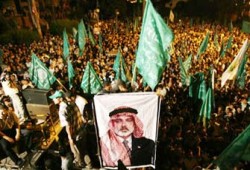 دراسة أمريكية: "حماس" تتقدم على "فتح" رغم التحالف الدولي ضدها