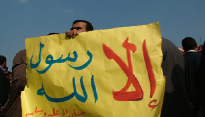 احتفاء صهيوأمريكي بناشطة صومالية تهين الإسلام