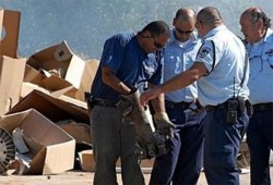 باراك يهدد بإغلاق معابر غزة بحجة إطلاق صواريخ تجاه سديروت