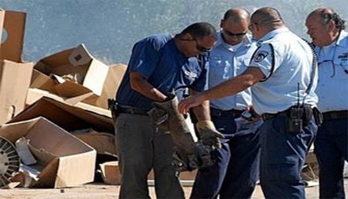 باراك يهدد بإغلاق معابر غزة بحجة إطلاق صواريخ تجاه سديروت