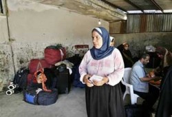 العالقون الفلسطينيون يناشدون مبارك إعادة فتح المعبر