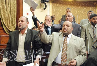 الإخوان يلقنون الحكومة درسًا قاسيًا في جلسة تصدير الغاز للكيان