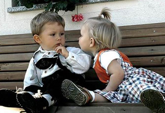 أخشى على أولادي من أهل زوجي!!