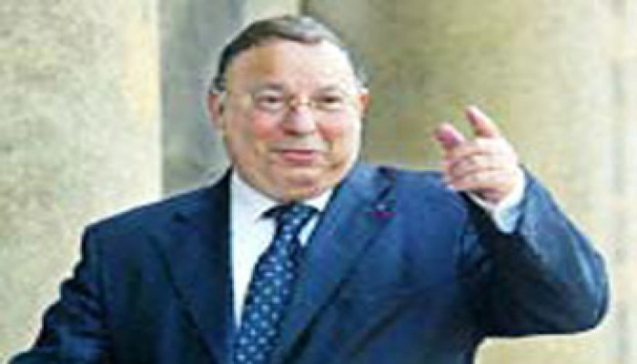 دليل أبو بكر يعلن عدم ترشحه لرئاسة المجلس الفرنسي