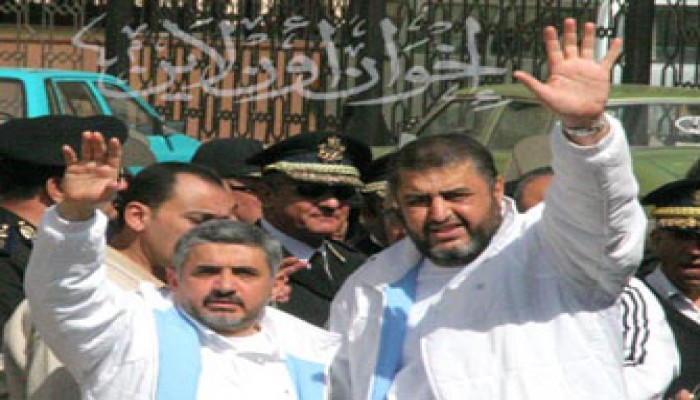 الشاطر وإخوانه يقدمون طعنًا لمجلس الدولة للإفراج عنهم