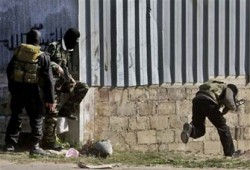 استشهاد مقاوم وإصابة 7 آخرين في قصف صهيوني على خان يونس