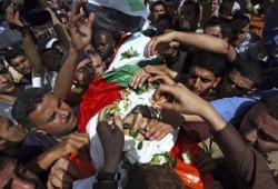 الأطباء العرب يطالب بمحاكمة أولمرت وباراك كمجرمي حرب