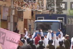 تجديد حبس د. بديع و9 آخرين من بني سويف