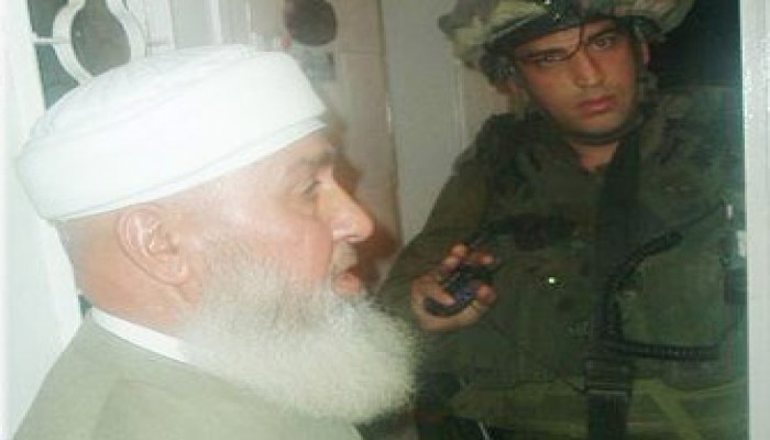 السلطات الصهيونية تفرج عن الشيخ حامد البيتاوي خلال ساعات