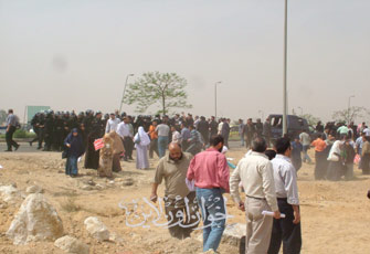 منع الأهالي والمتضامنين من الوصول إلى مقر العسكرية!