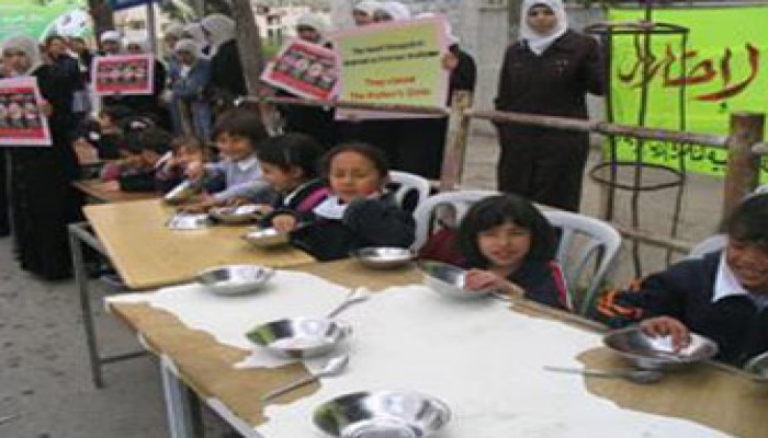 تحذيرات من كارثة بعد مصادرة جمعيات خيرية بالخليل!!