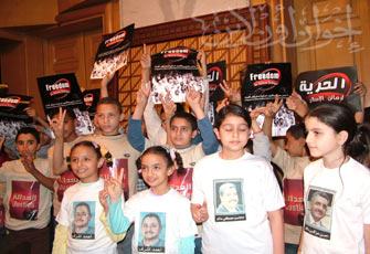 مسحراتي المحكمة العسكرية وأطفال المعتقلين في مؤتمر القاهرة