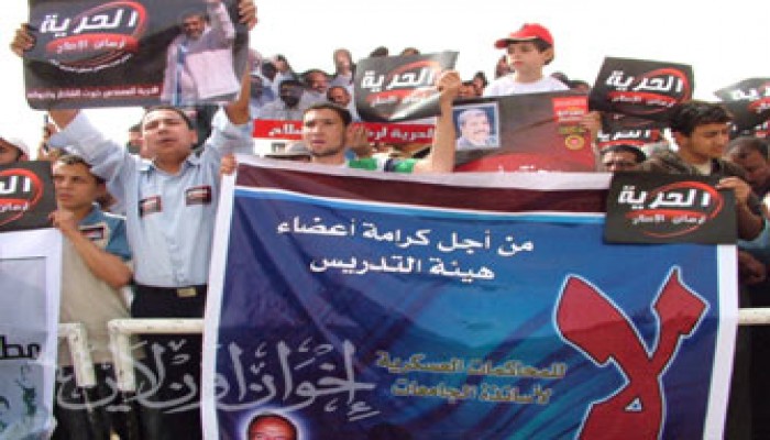 1500 يتضامنون مع المحالين للعسكرية واحتجاج على التأجيل