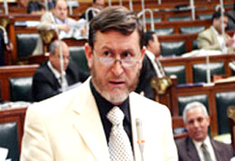 د. فريد إسماعيل يطالب الحكومة بتوفير المياه النقية لقرية الصالحية