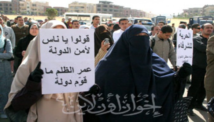 أخواتي زوجات المعتقلين.. لن يغلب عسرٌ يسرَيْن